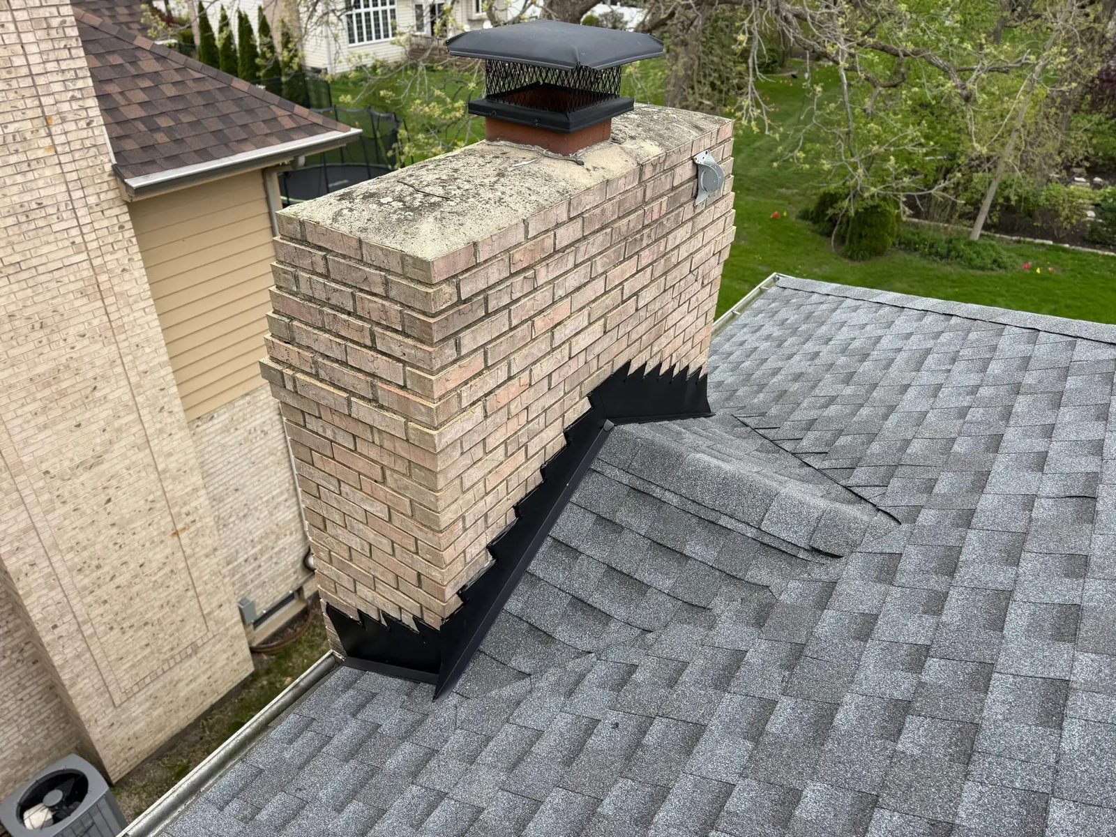 Roof, gutters and chimney flashing — photo 2