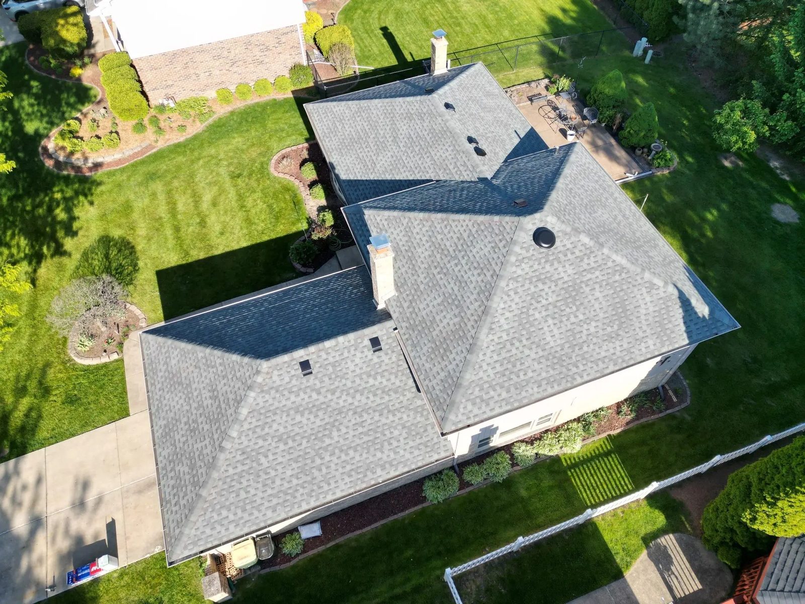 Roof, siding and gutters — photo 3