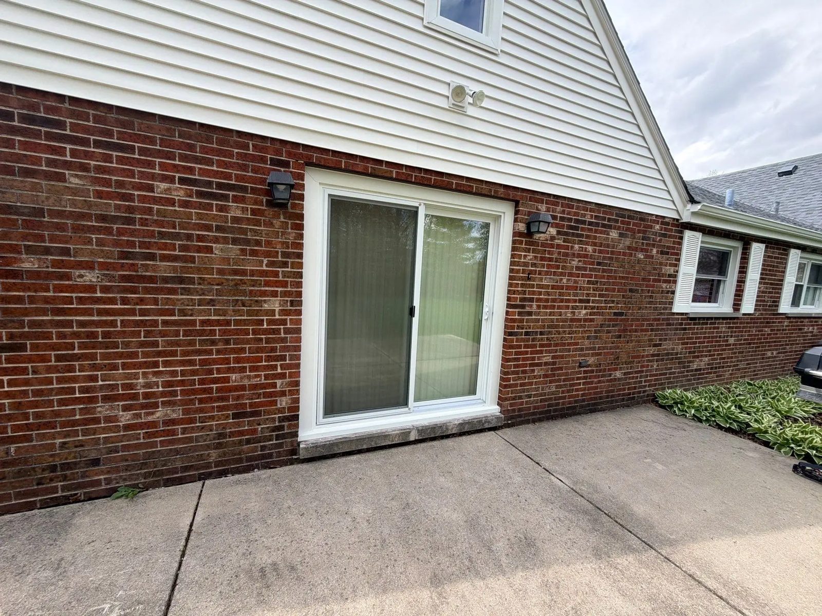 Roofing + Windows and shutter replacement — photo 5