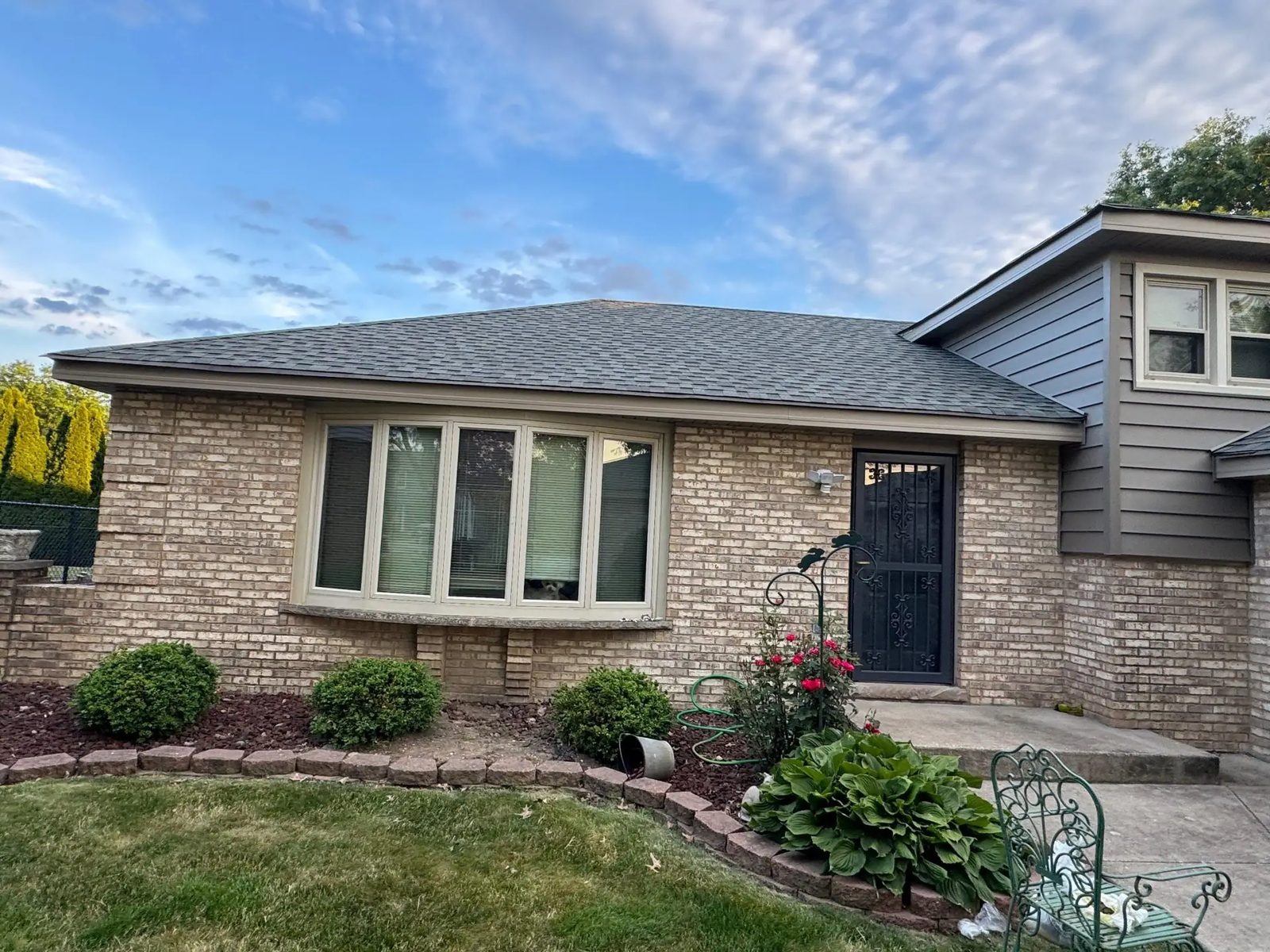 Roof, siding and gutters — photo 5