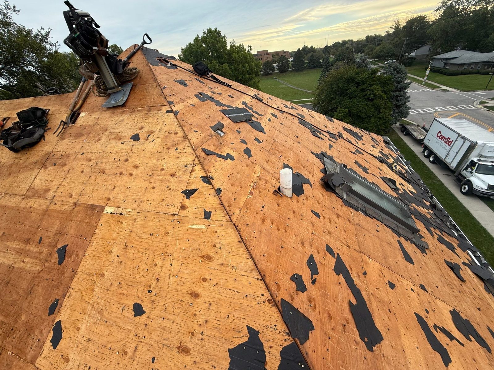 Roof and VELUX Skylights replacement — photo 2