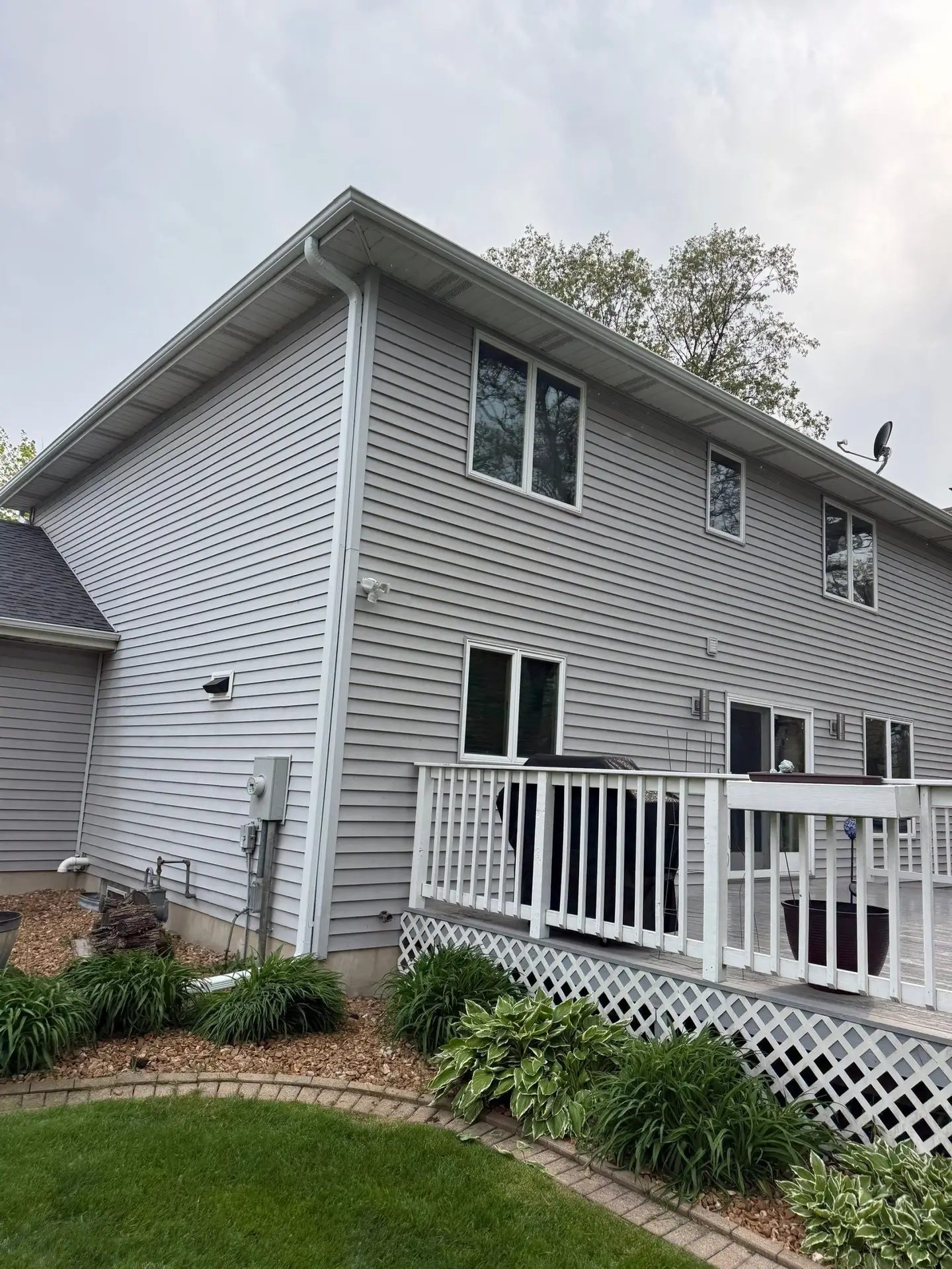 Roof, gutters and chimney flashing — photo 4