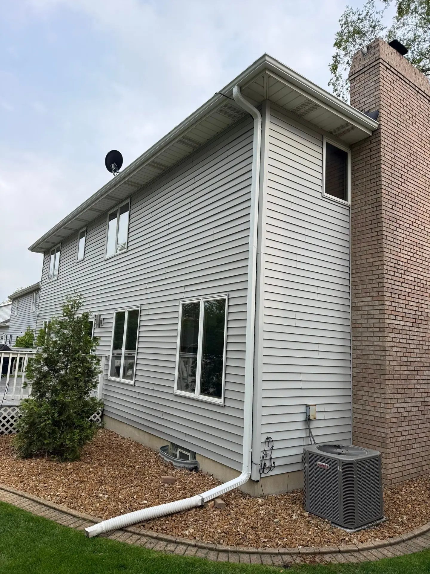 Roof, gutters and chimney flashing — photo 3